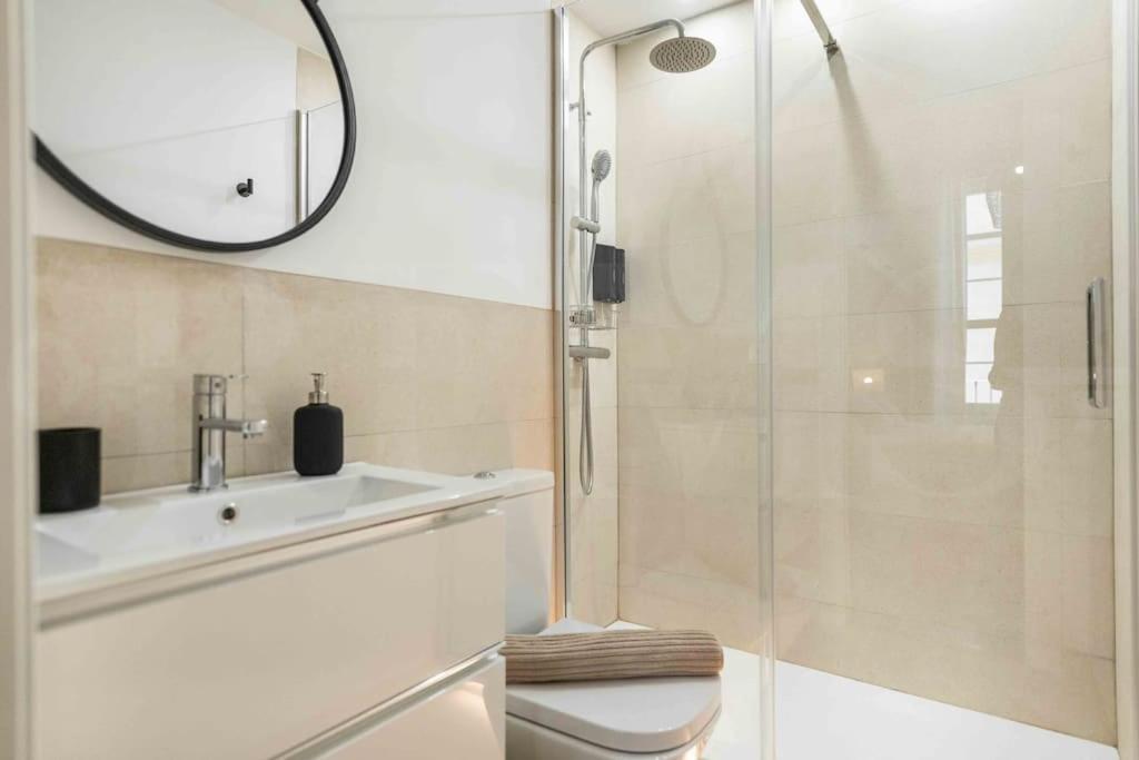 Eclectic & Elegant Apartment By Rems Málaga Buitenkant foto